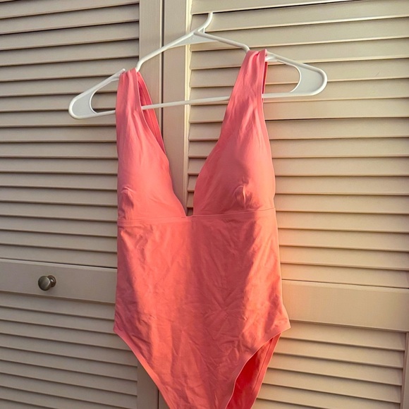L*Space Fused Katniss 1 Piece Classic Light Pink Swimsuit Medium NWT - Picture 2 of 8
